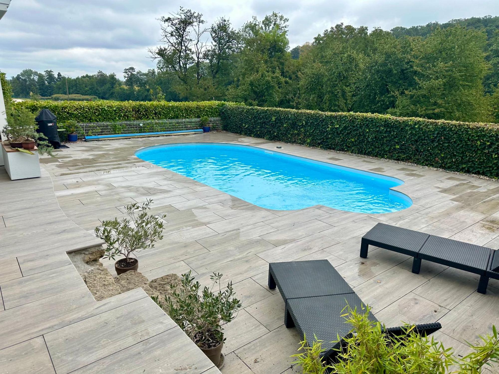 Cr&eacute;ation d&rsquo;une piscine et terrasse avec dalle &agrave; Mastatt-le -Haut. Mulhouse